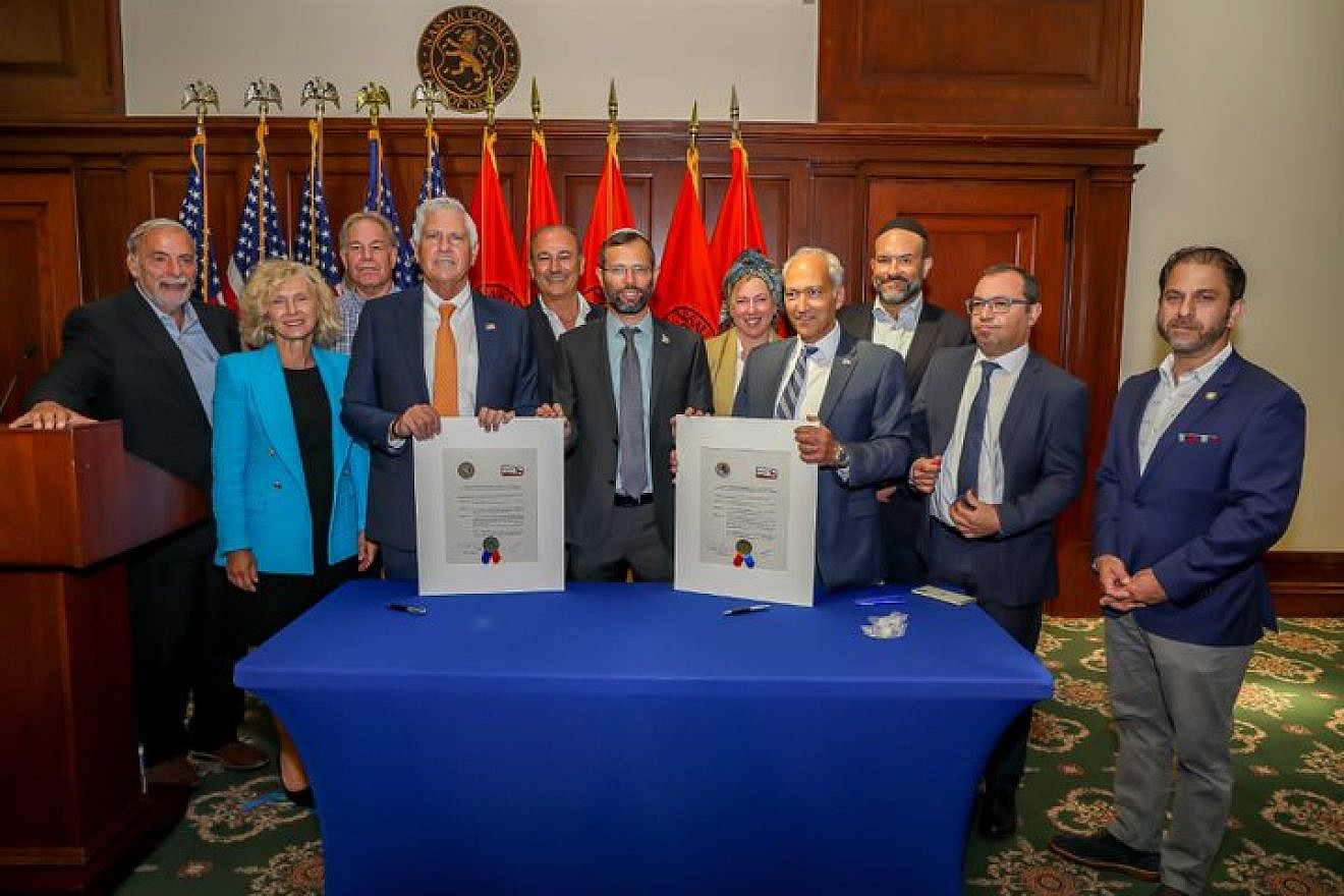 A friendship declaration ceremony between the Binyamin Regional Council and Nassau County, New York Governor Israel Gantz and County Executive Bruce A. Blakeman. Source: Heartland Initiative.