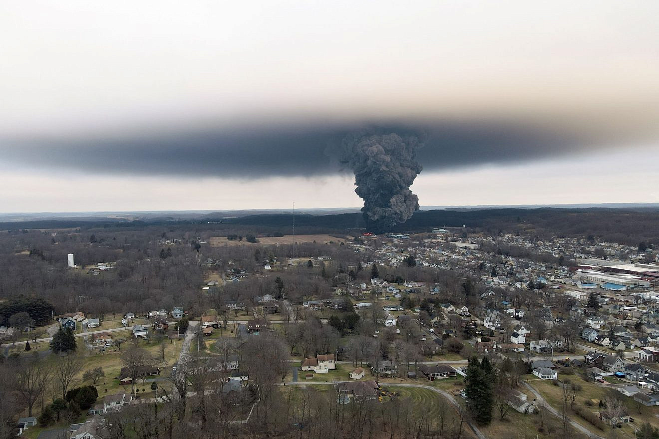 An aerial view of a mushroom cloud after authorities performed a controlled release of chemicals following a massive train derailment in East Palestine, Ohio, Feb. 2023. Photo: RJ Bobin/Shutterstock