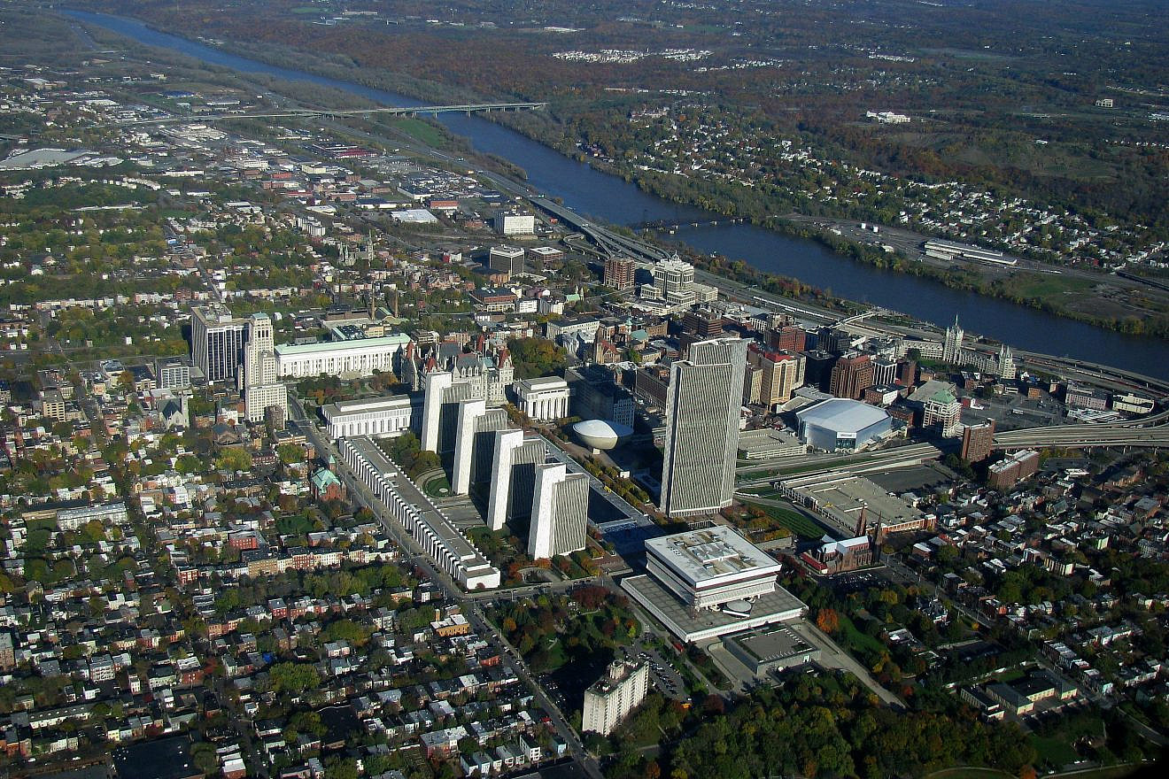 Aerial view of the Hudson River and the city of Albany, the capital of New York. Credit: Karthikc123 via Wikimedia Commons.