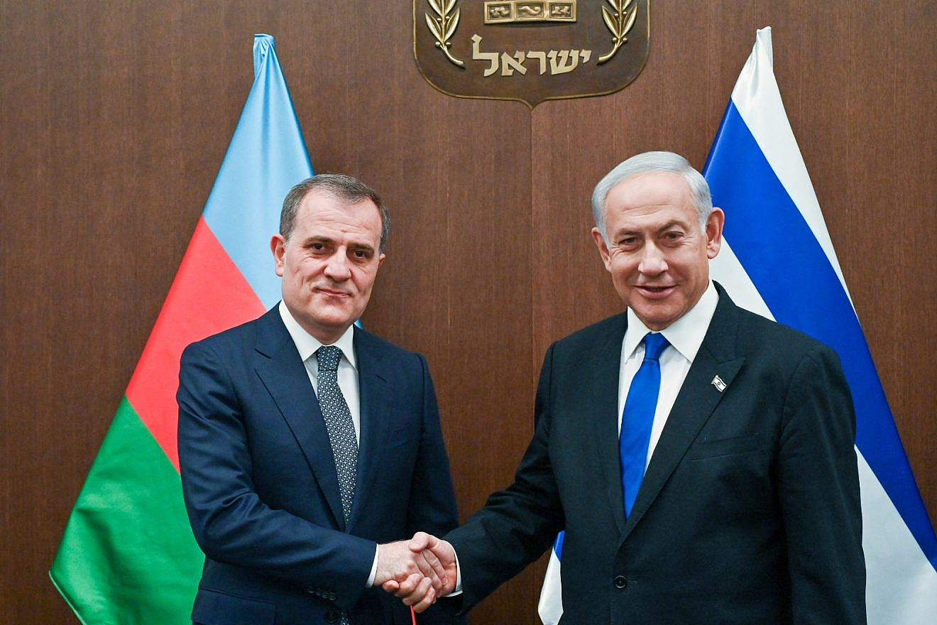Israel's Prime Minister Benjamin Netanyahu, right, with Azerbaijan Foreign Minister Jeyhun Bayramov, on March 29, 2023 in Jerusalem. Kobi Gideon (GPO)