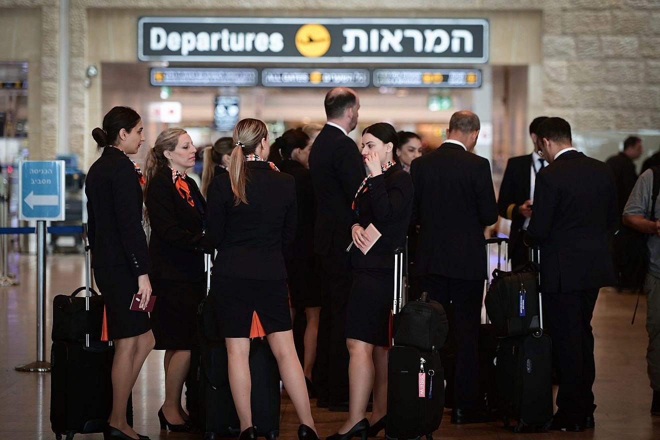 Airline personnel at Ben-Gurion International Airport, March 27, 2023. Photo by Avshalom Sassoni/Flash90.