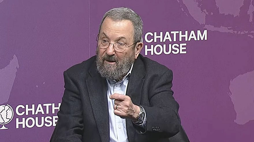 Eski İsrail Başbakanı Ehud Barak, 27 Mart 2023'te Londra'da Chatham House düşünce kuruluşuna hitap ediyor. Kaynak: YouTube.
