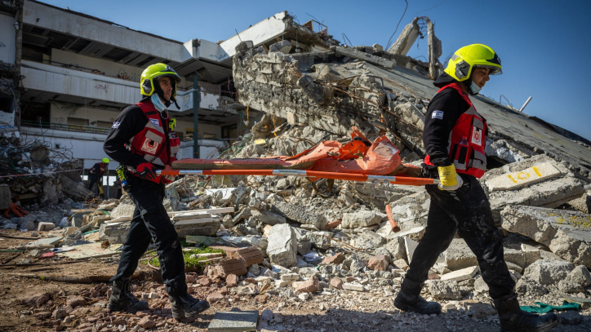 Firefighters, Jerusalem Emergency Department volunteers and IDF Home Front Command soldiers take part in a drill simulating a building collapse following an earthquake in Ma'ale Adumim, Feb. 14, 2023. Photo by Yonatan Sindel/Flash90.