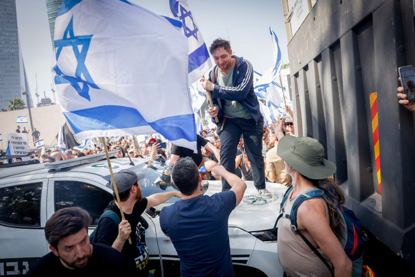 Israelis protest in Tel Aviv against the judicial reform program, March 1, 2023. Photo by Erik Marmor/Flash90.