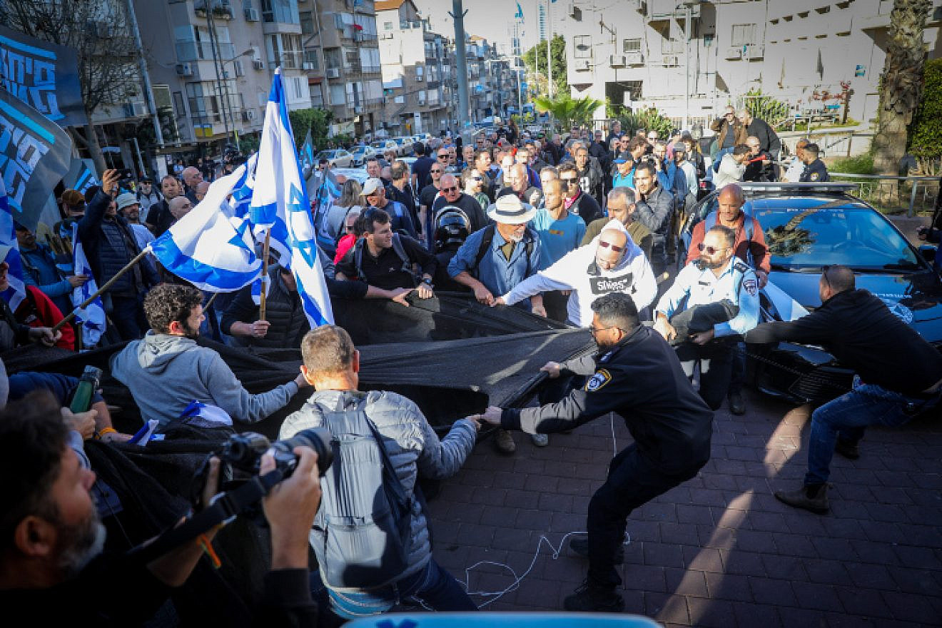 Israeli reserve soldiers and activists protest against the Israeli government's planned judicial reform in the city of Bnei Brak on March 16, 2023. Photo by Flash90.