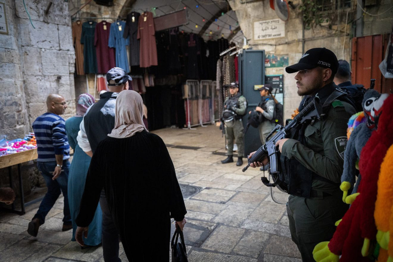 Israeli border police stand guard as Muslims make their way to the Temple Mount for the first Friday prayers of Ramadan, March 24, 2023. Photo by Yonatan Sindel/Flash90.