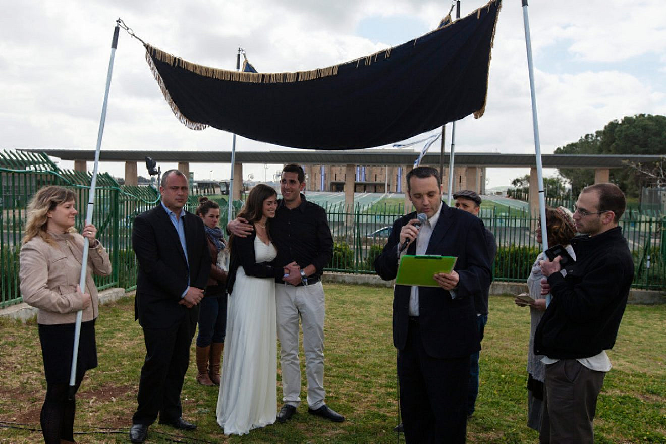 Rabbi Gilad Kariv, head of the Reform movement in Israel and currently a Labor Party lawmaker, officiates at a wedding outside the Knesset in Jerusalem, in protest of the Orthodox Rabbinate's monopoly on marriage licensing and the nonrecognition of civil marriages in Israel, March 18, 2013. Credit: Flash90.
