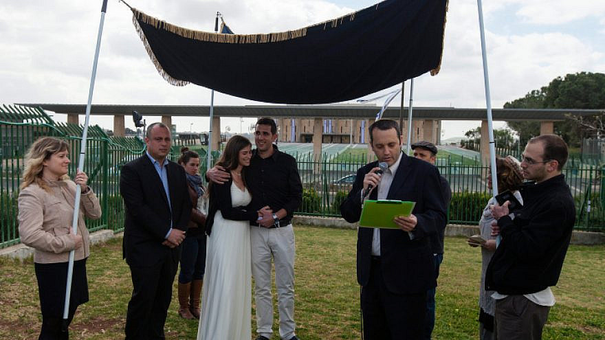 Rabbi Gilad Kariv, head of the Reform movement in Israel and currently a Labor Party lawmaker, officiates at a wedding outside the Knesset in Jerusalem, in protest of the Orthodox Rabbinate's monopoly on marriage licensing and the nonrecognition of civil marriages in Israel, March 18, 2013. Credit: Flash90.
