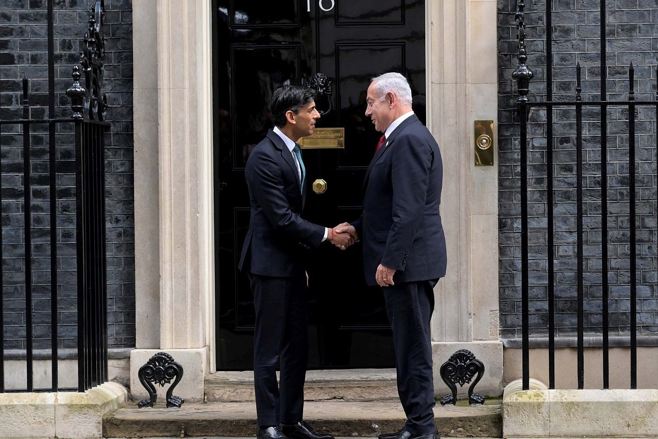 Israeli Prime Minister Benjamin Netanyahu (right) meets with British Prime Minister Rishi Sunak at 10 Downing Street in London on March 24, 2023. Credit: Avi Ohayon/GOP.