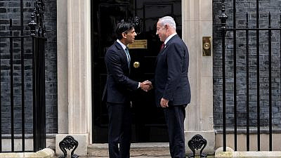 Israeli Prime Minister Benjamin Netanyahu (right) meets with British Prime Minister Rishi Sunak at 10 Downing Street in London on March 24, 2023. Credit: Avi Ohayon/GOP.