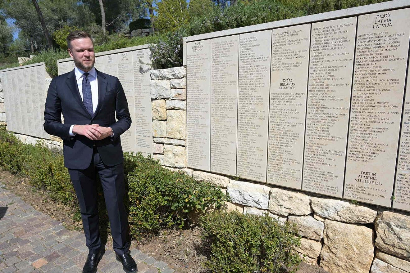 Lithuanian Foreign Minister Gabrielius Landsbergis visits the Garden of the Righteous at Yad Vashem in Jerusalem, March 2, 2023. Courtesy of the Lithuanian Embassy.