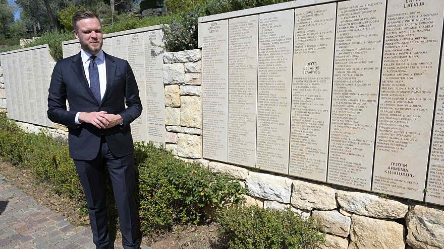 Foreign Minister Gabrielius Landsbergis visits the Garden of the Righteous at Yad Vashem in Jerusalem, March 2, 2023. Courtesy of the Lithuanian Embassy.