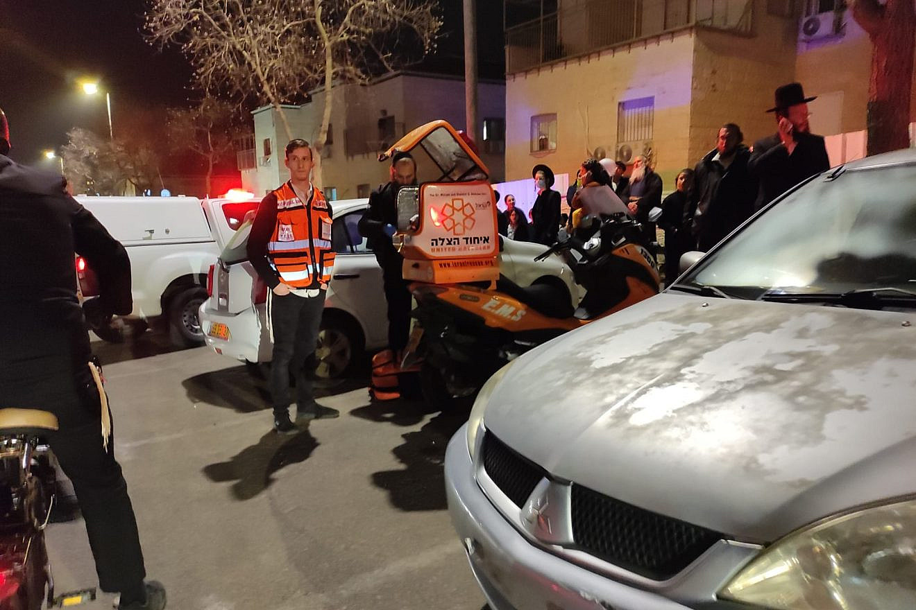 United Hatzalah personnel respond after a bomb was found on a bus in Beitar Illit, Gush Etzion, March 9, 2023. Credit: United Hatzalah.