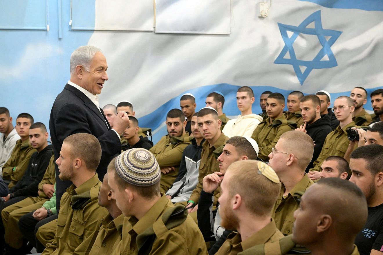 Prime Minister Benjamin Netanyahu speaks to IDF recruits at Tel Hashomer in Ramat Gan, March 21, 2023. Photo by Amos Ben-Gershom/GPO.