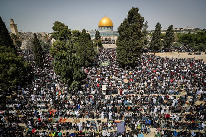 Muslims attend Friday prayers on the Temple Mount in Jerusalem, March 24, 2023. Photo by Jamal Awad/Flash90.