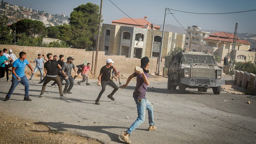 Palestinians attack Israeli security personnel during a counterterror in Silwad, northeast of Ramallah, August 31, 2022. Photo by Flash90.