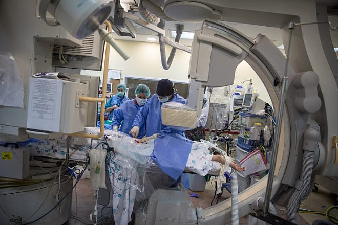 Israeli doctors perform a cardiac catheterization on a young Palestinian girl at the Wolfson Medical Center in the central Israeli city of Holon, on April 11, 2018. Photo by Hadas Parush/Flash90.