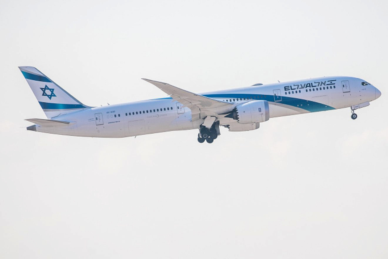 An El Al airliner takes off from Ben-Gurion Airport. Oct. 25, 2021. Photo by Yossi Aloni/Flash90.
