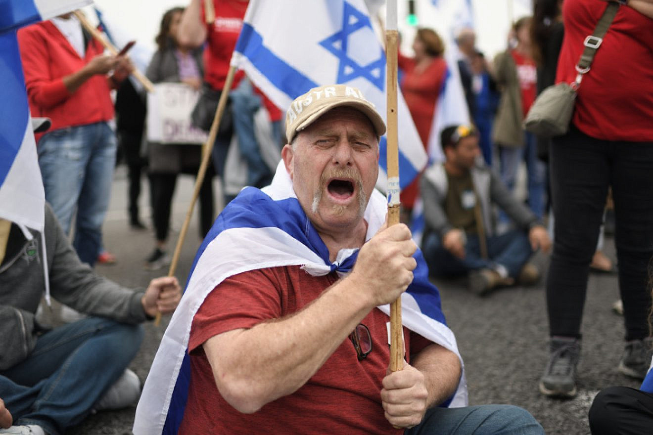 Israeli protesters against judicial reform block a main road, March 23, 2023. Photo by Gili Yaari/Flash90.