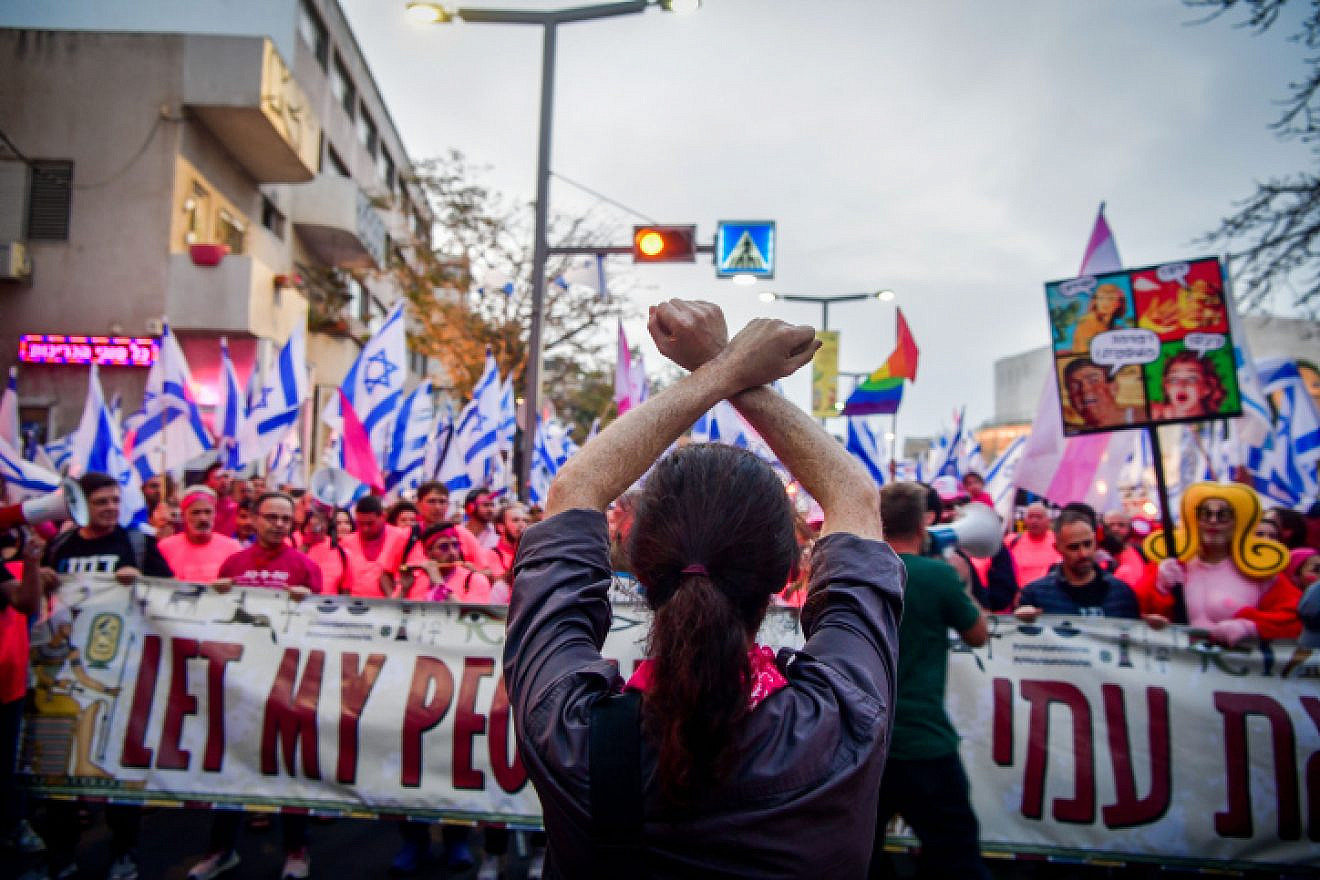 Israeli protest the government and its judicial reform plans, Tel Aviv on April 8, 2023. Photo by Avshalom Sassoni/Flash90.