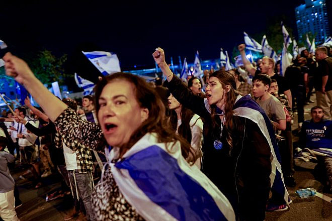 Right-wing Israelis attend a rally in support of the government's planned judicial overhaul outside the Knesset in Jerusalem on April 27, 2023. Photo: Erik Marmor/Flash90