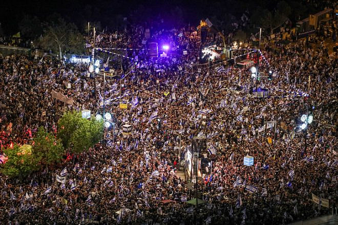 Israelis attend a rally in support of the government's judicial reform program outside the Knesset in Jerusalem, April 27, 2023. Credit: Flash90.