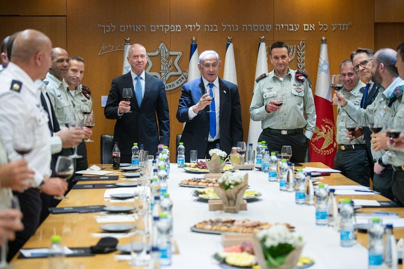 Israeli Prime Minister Benjamin Netanyahu at the annual Passover toast with the IDF General Staff Forum. Credit: Kobi Gideon/GPO.