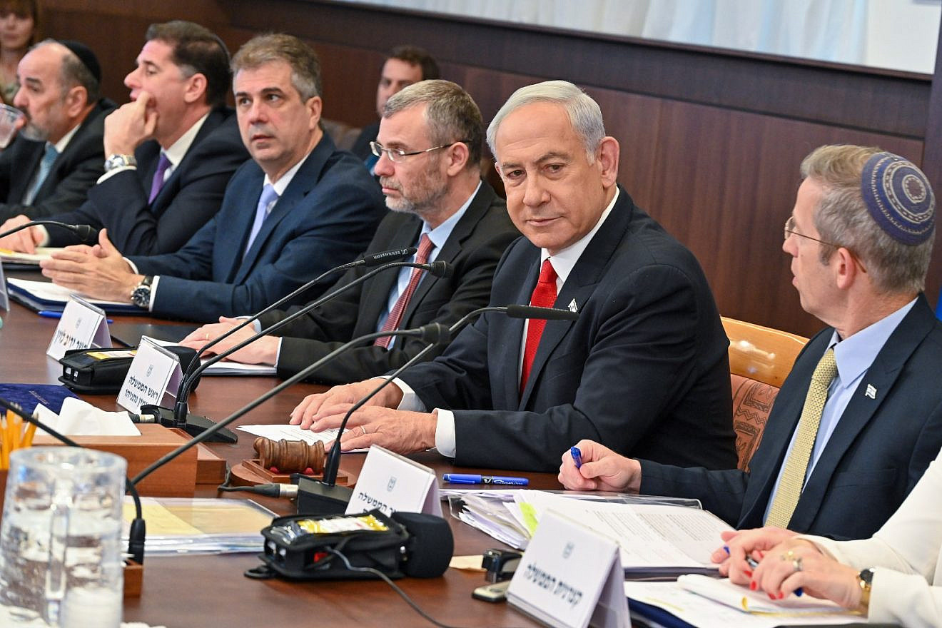 Prime Minister Benjamin Netanyahu convenes the weekly Cabinet meeting in Jerusalem, April 2, 2023. Photo by Kobi Gideon/GPO.