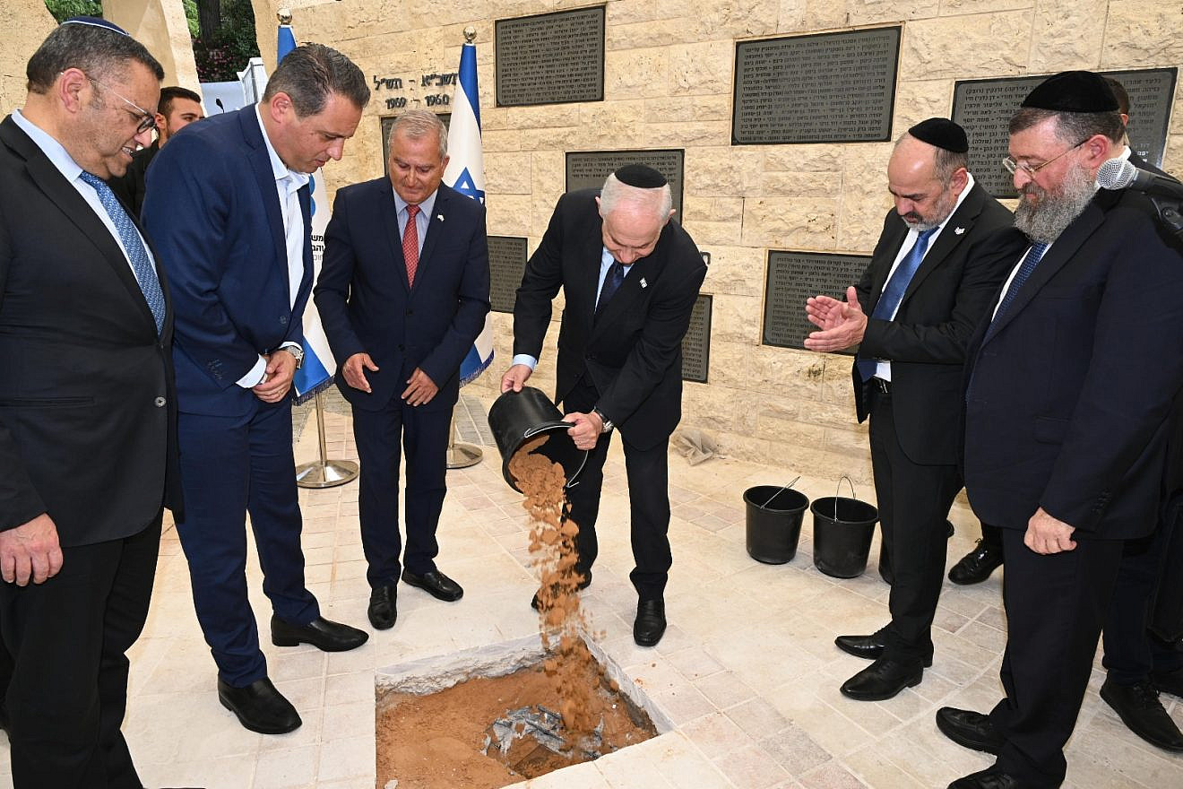 Israeli Prime Minister Benjamin Netanyahu helps out at a cornerstone-laying ceremony for a memorial hall on Mount Herzl in Jerusalem on April 19, 2023. Photo by Haim Zach/GPO.