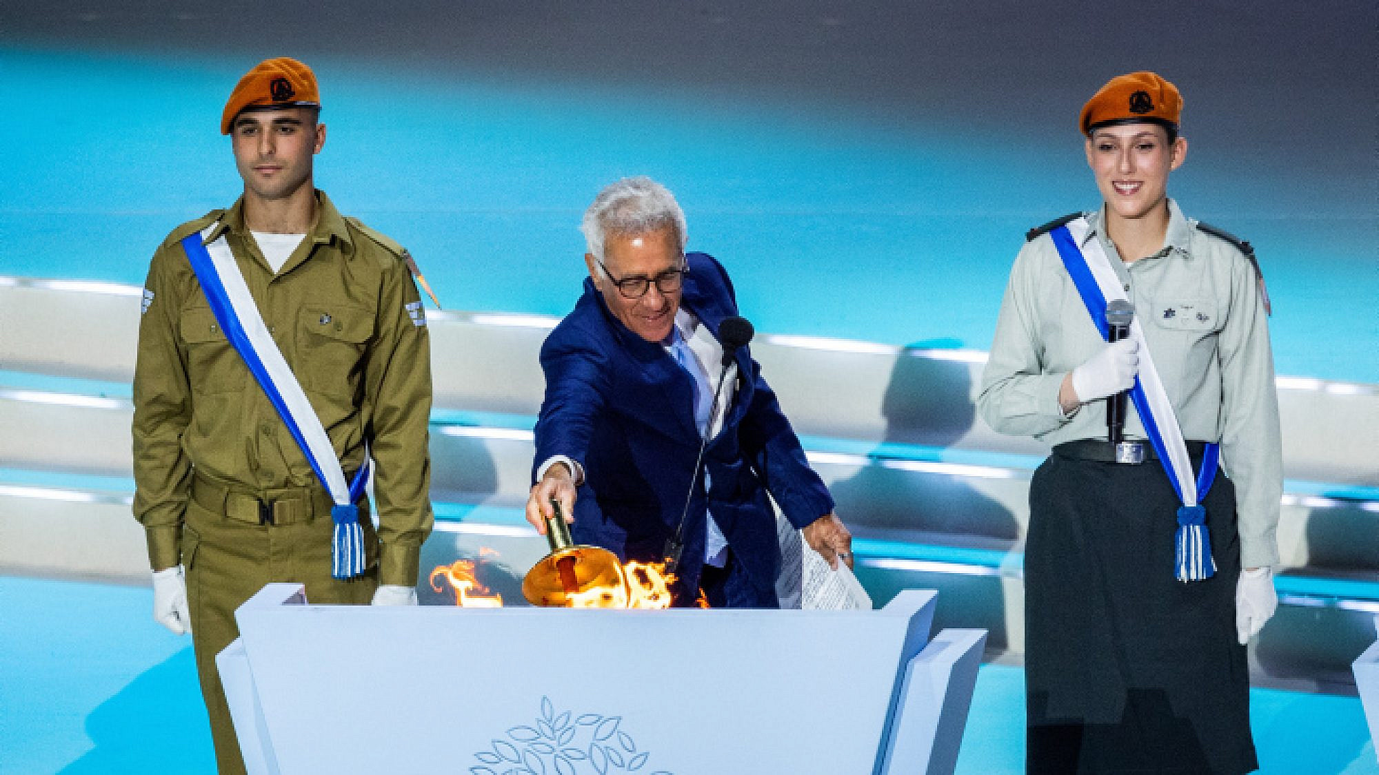 Sylvan Adams lights a torch during the rehearsal for the Independence Day ceremony at Mount Herzl in Jerusalem, April 23, 2023. Photo by Yonatan Sindel/Flash90.