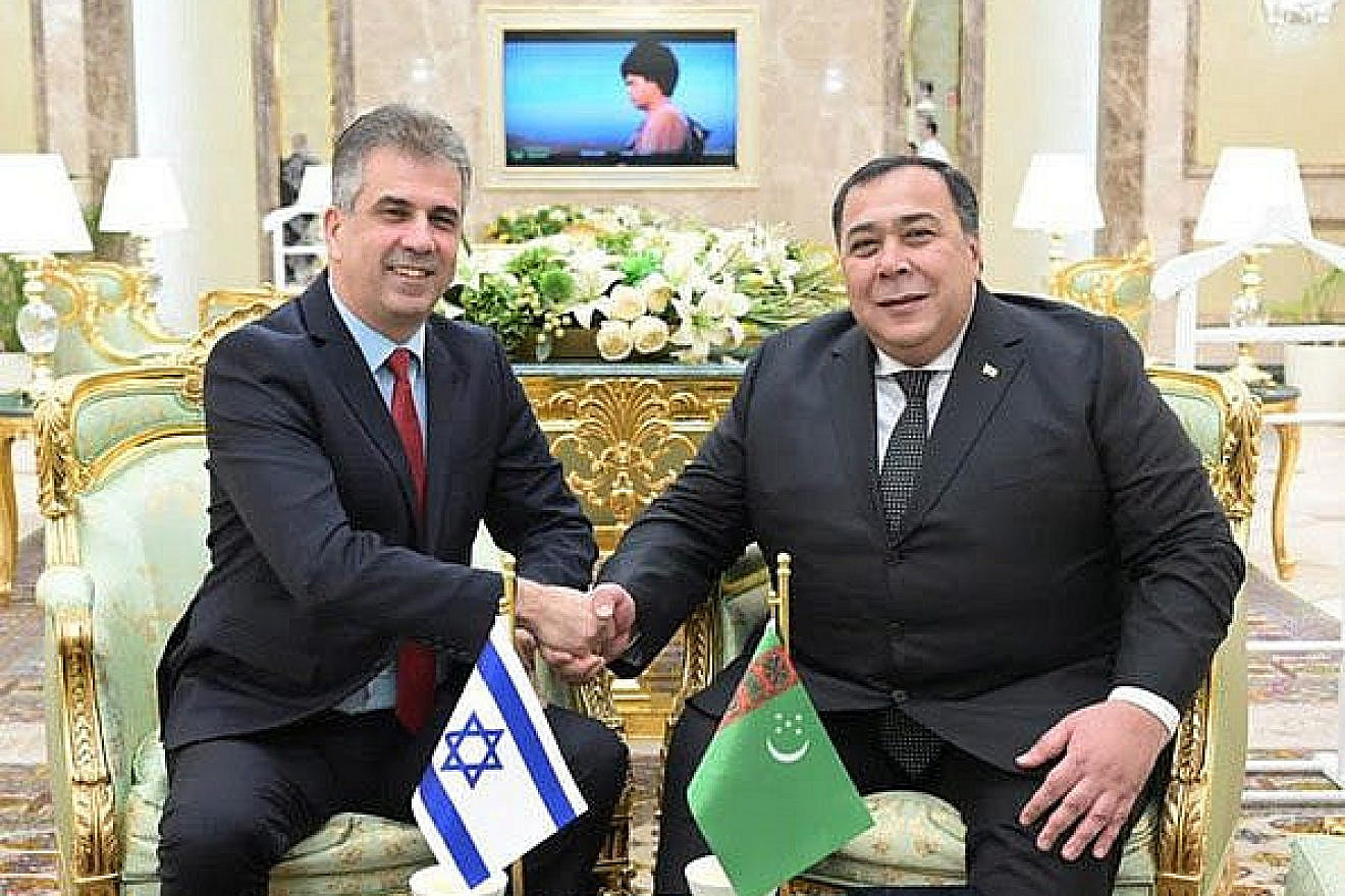 Israel Foreign Minister Eli Cohen meets with Turkmen Deputy Foreign Minister Berrdiniaz Matiev in Ashgabat, April 19, 2023. Photo by Shlomi Amsalem/GPO.