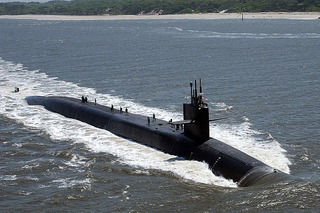 The Ohio-class guided missile submarine USS Florida (SSGN 728) makes her way through Cumberland Sound to Naval Submarine Base Kings Bay, April 11, 2006. Credit: U.S. Navy/Photographer’s Mate 2nd Class Lynn Friant via Wikimedia Commons.