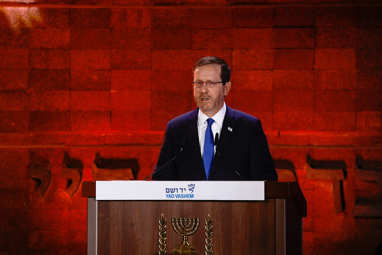 Israeli President Isaac Herzog speaks at Yad Vashem in Jerusalem as Israel marks Holocaust Remembrance Day on April 17, 2023. Photo by Erik Marmor/Flash90.