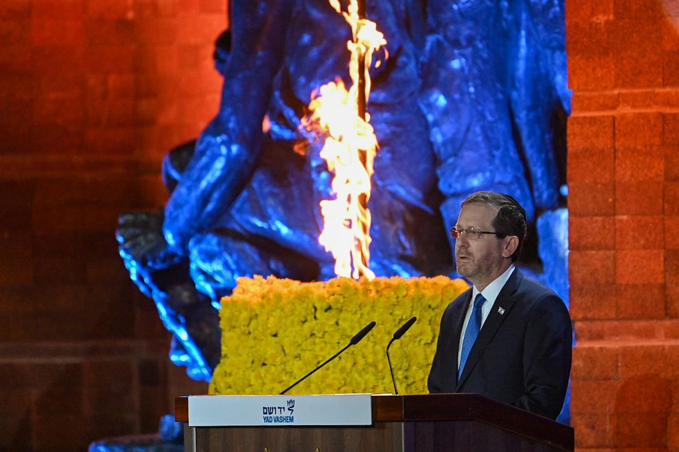 Israeli President Isaac Herzog delivers an address at Yad Vashem on the eve of Holocaust Remembrance Day, Jerusalem, April 17, 2023. Credit: Kobi Gideon/Government Press Office.