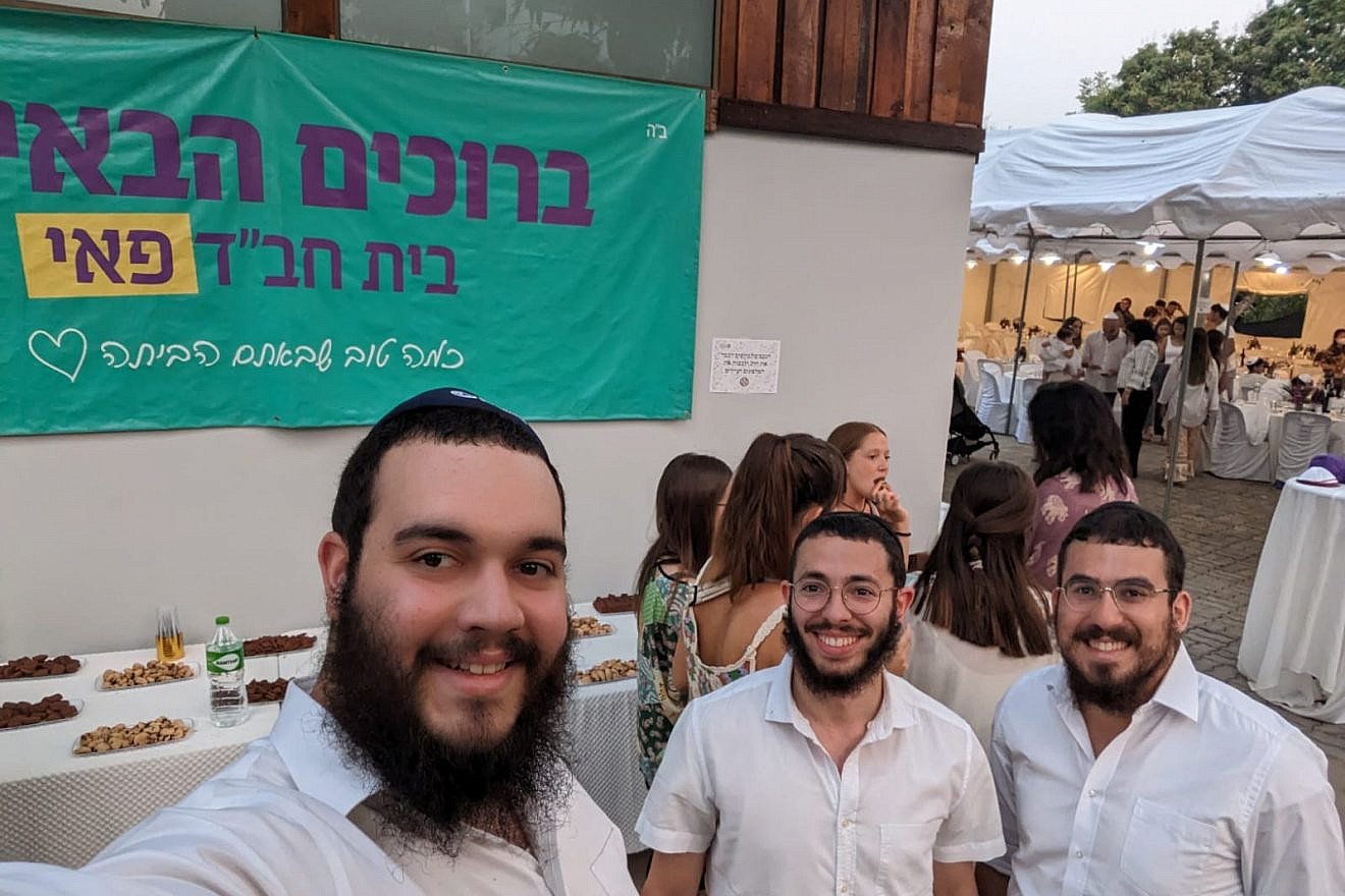 Chabad yeshivah students led the first seder in the remote village of Pai, Thailand, where 250 backpackers celebrated Passover on the first night of the holiday, April 5, 2023. Credit: Merkos L’Inyonei Chinuch.