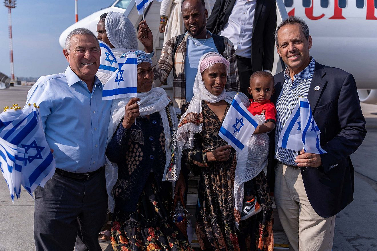 Jewish Agency for Israel chairman of the executive Maj. Gen. (res.) Doron Almog (left) and Mark Wilf, chairman of the board of governors of the Jewish Agency, with new immigrants from Ethiopia arriving at Ben-Gurion International Airport on May 9, 2023. Photo by Maxim Dinshtein.