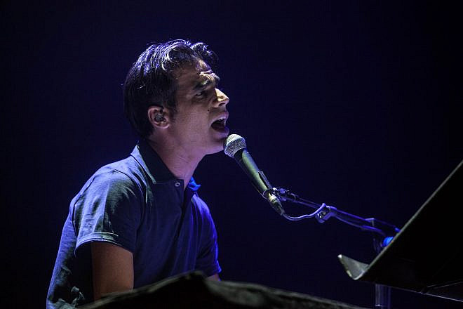 Israeli singer Aviv Geffen performing at the Jerusalem Theater, June 3, 2012. Photo: Uri Lenz/FLASH90
