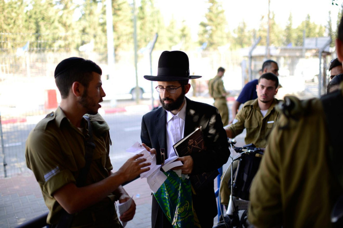 Men arrive at the IDF's Tel Hashomer induction center to join the Netzah Yehuda infantry battalion, July 30, 2015. Photo by Tomer Neuberg/Flash90.