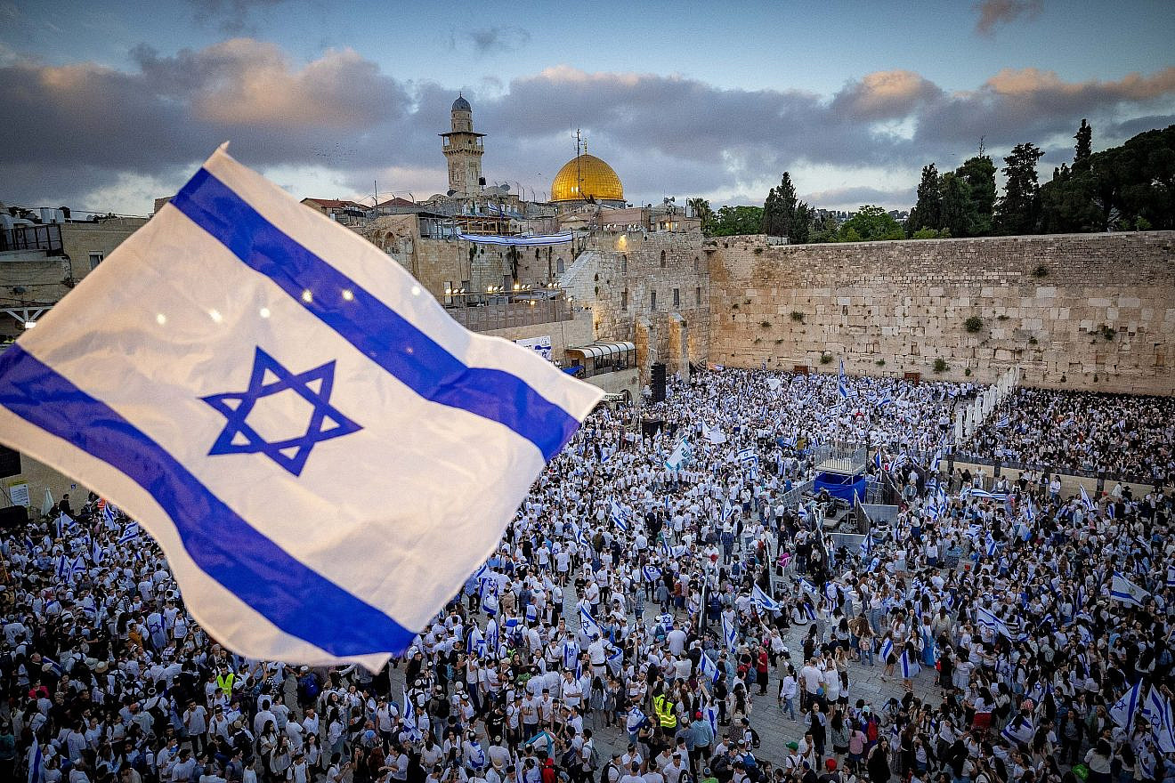 Crowds of Israelis wave flags at the Western Wall in Jerusalem's Old City during Jerusalem Day celebrations, May 18, 2023. Photo by Yonatan Sindel/Flash90.