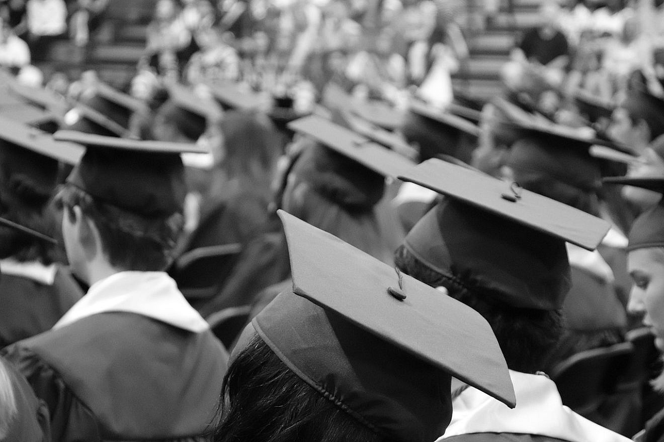 Graduation ceremony. Credit: Pixabay.