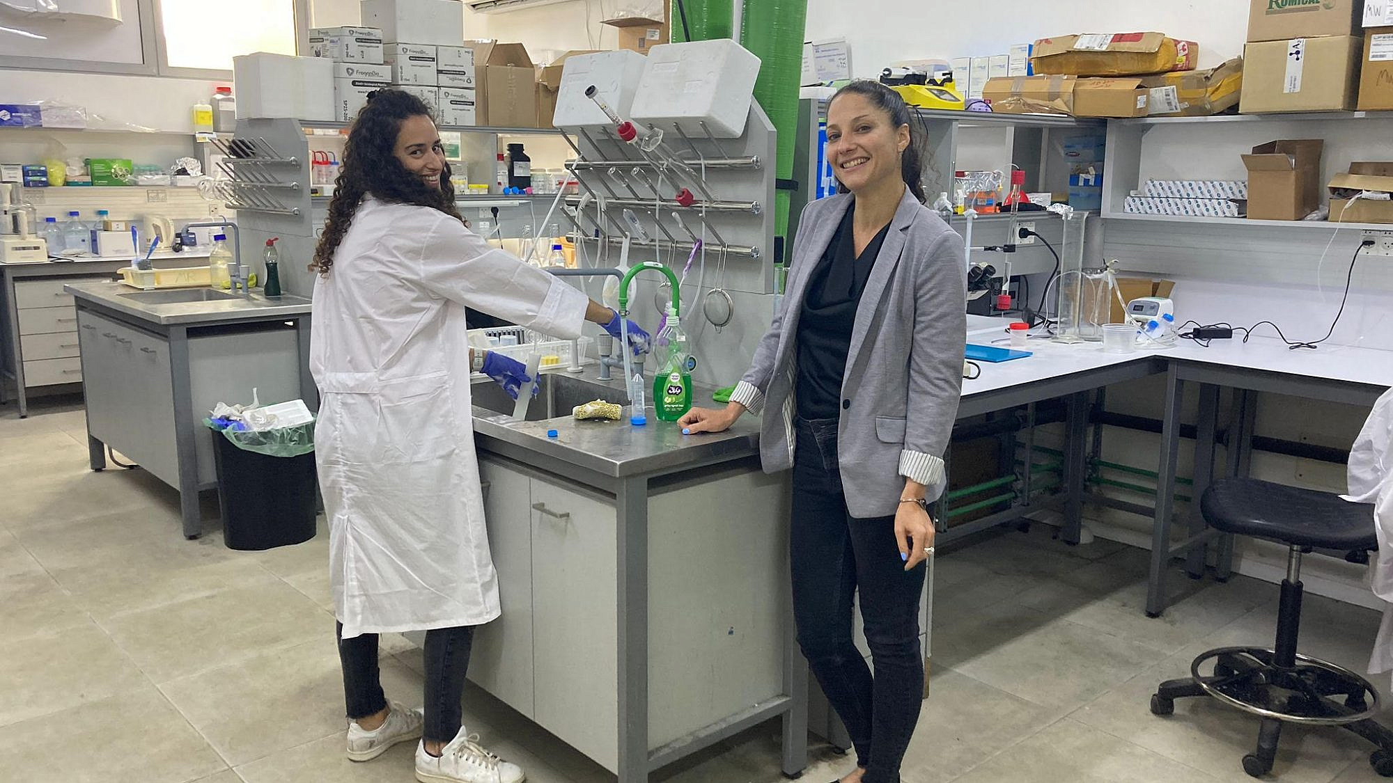 Noga Sela Shalev (right), CEO of OurCrowd's food tech incubator Fresh Start, in the laboratory, May 15, 2023. Courtesy.