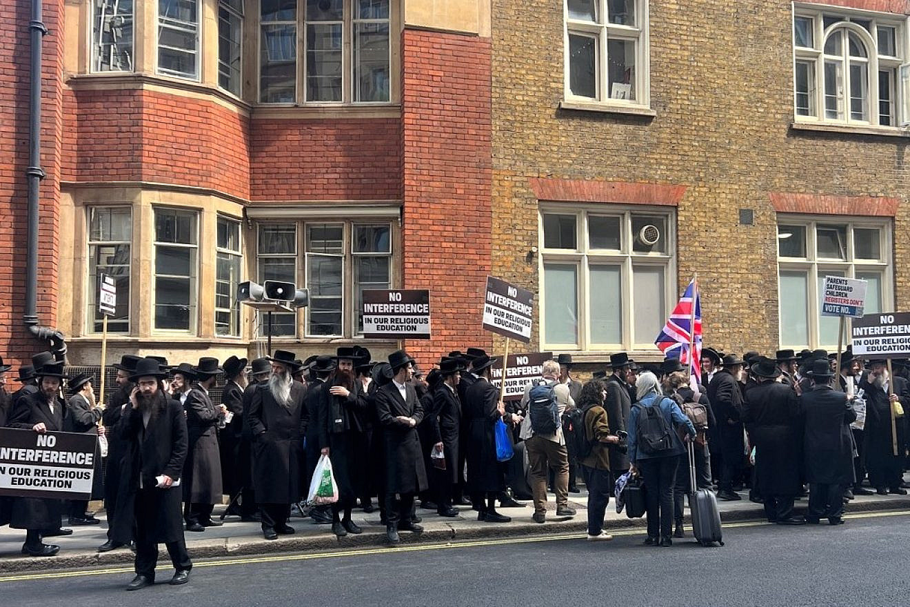 More than 400 Orthodox Jews in London rallied against plans to force the state to register home-schooled students, May 16, 2023. Photo by Georgia Gilholy.