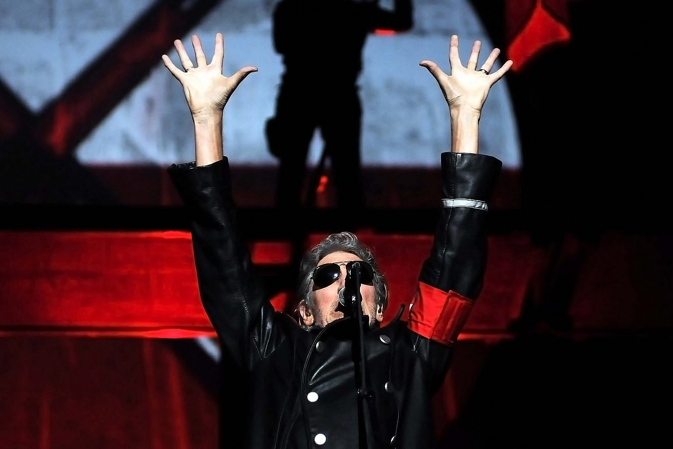 Musician Roger Waters during his show at Engenhão Stadium in Rio de Janeiro, Brazil, 2006. Credit: A.PAES/Shutterstock.