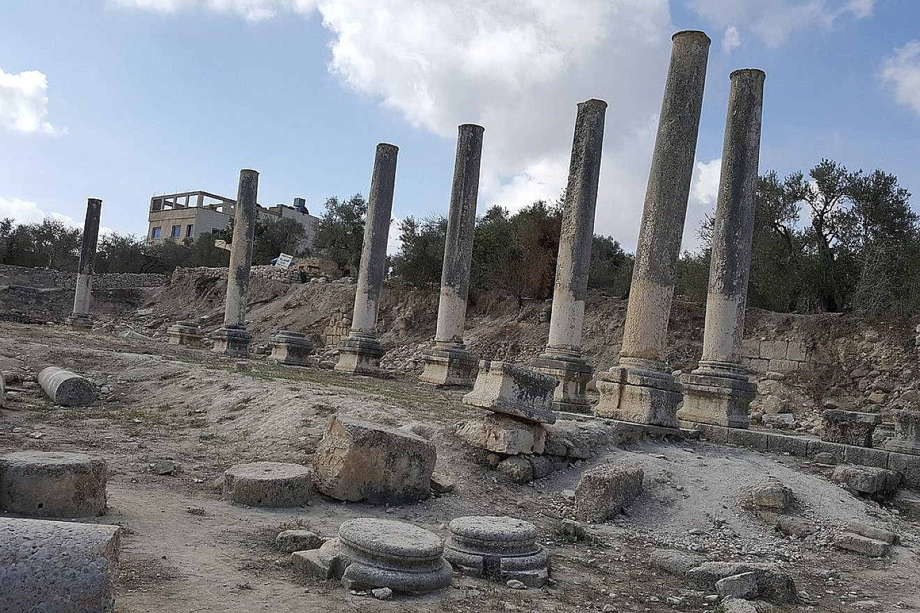 Roman columns at Tel Sebastia. Photo by Ovedc via Wikimedia Commons.