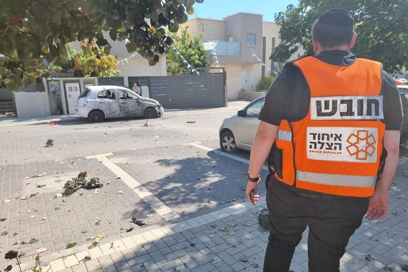 A medic at the scene of a Palestinian rocket strike in Sderot, May 2, 2023. Credit: United Hatzalah.