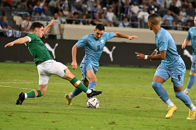 The Israeli national youth soccer team (in blue) during a European U21 championship playoff vs Ireland at Bloomfield Stadium in Jaffa, Sept. 27, 2022. Credit: TPS.