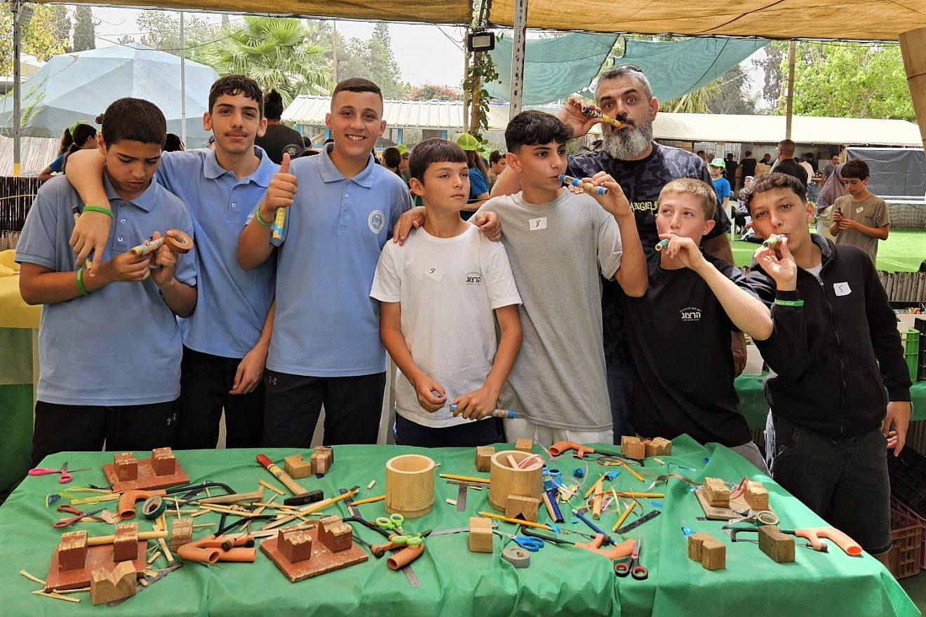More than 300 Jewish and Arab children celebrated coexistence at the concluding event of the “Under the Same Green Roof” project, May 22, 2023. Credit: Courtesy of the Peres Center for Peace and Innovation.