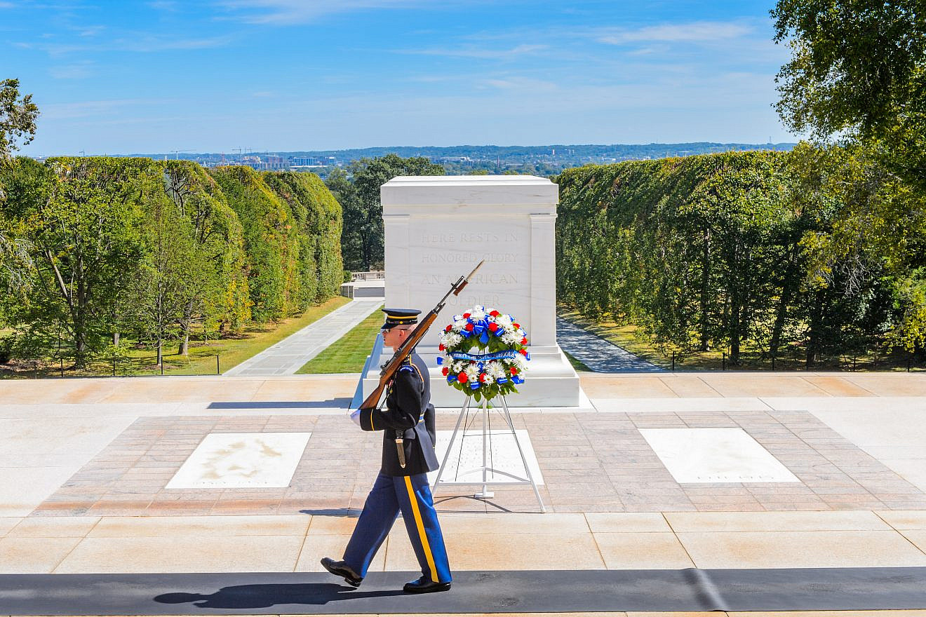 Changing of the guard near the Tomb of the Unknown Soldier at Arlington National Cemetery in Virginia in 2015. Credit: Anton Ivanov/Shutterstock.
