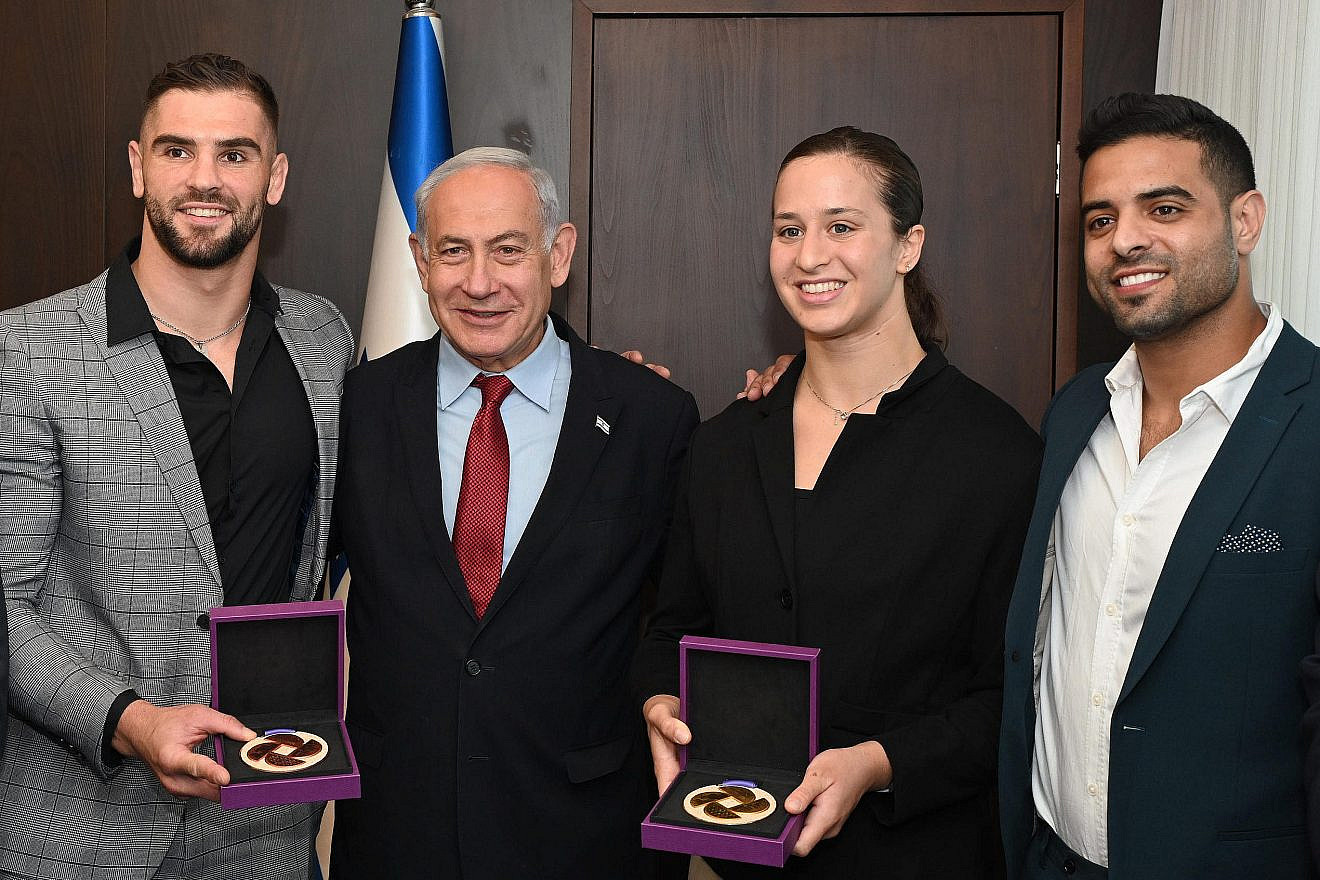 Prime Minister Benjamin Netanyahu in Jerusalem with the Israeli judo team: (from left) Peter Paltchik, Inbar Lanir and coach Oren Smadja, May 17, 2023. Photo by Haim Zach/GPO.