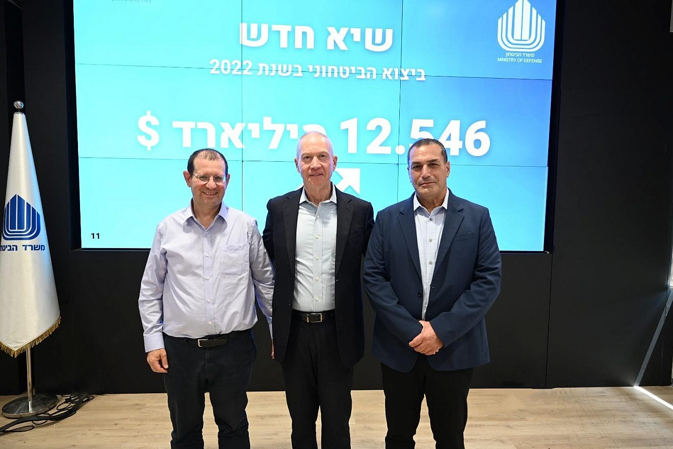 SIBAT Director Brig. Gen. (res.) Yair Kulas (left); Defense Minister Yoav Gallant (center); and Defense Minister Maj. Gen. (res.) D-G Eyal Zamir in Tel Aviv, June 14, 2023. Source: Facebook.